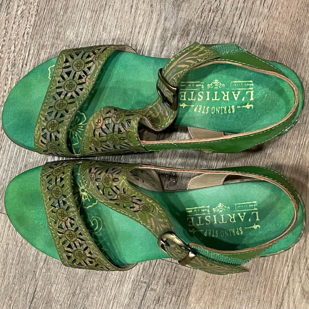 L’Artiste Spring Step Women's Green Floral Sandals / Size: 6.5-7